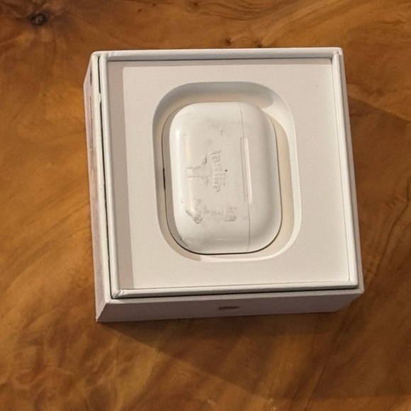 Wireless AirPods Pro 2nd gen with Case White with design - Picture 16 of 16